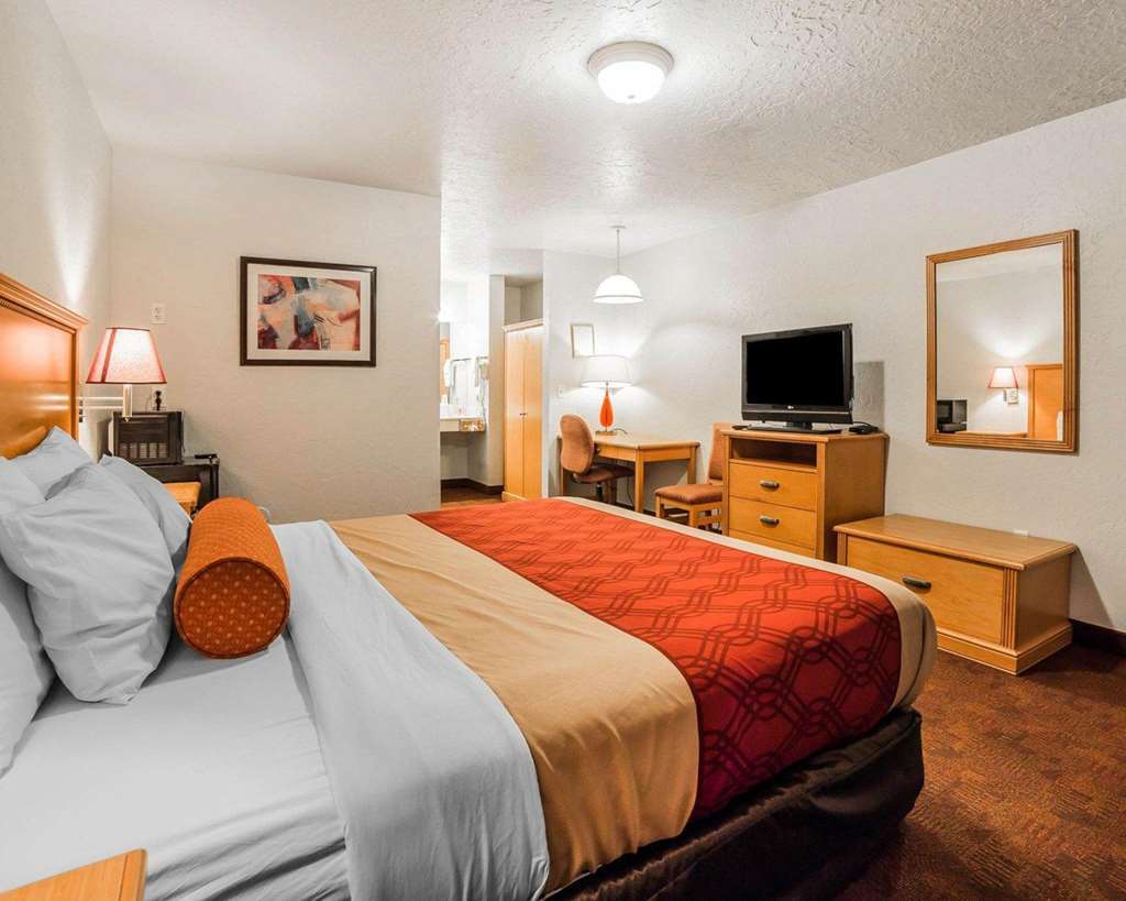 Americas Best Value Inn & Suites Provo Room photo