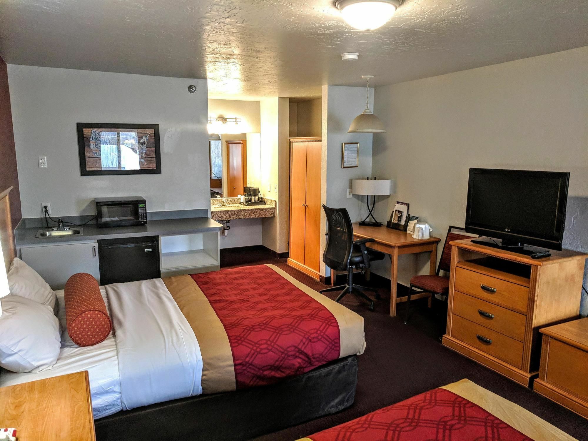 Americas Best Value Inn & Suites Provo Exterior photo