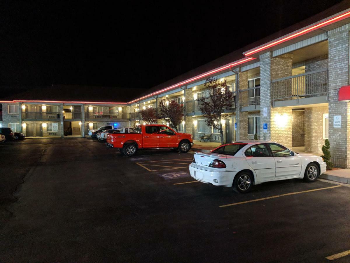 Americas Best Value Inn & Suites Provo Exterior photo